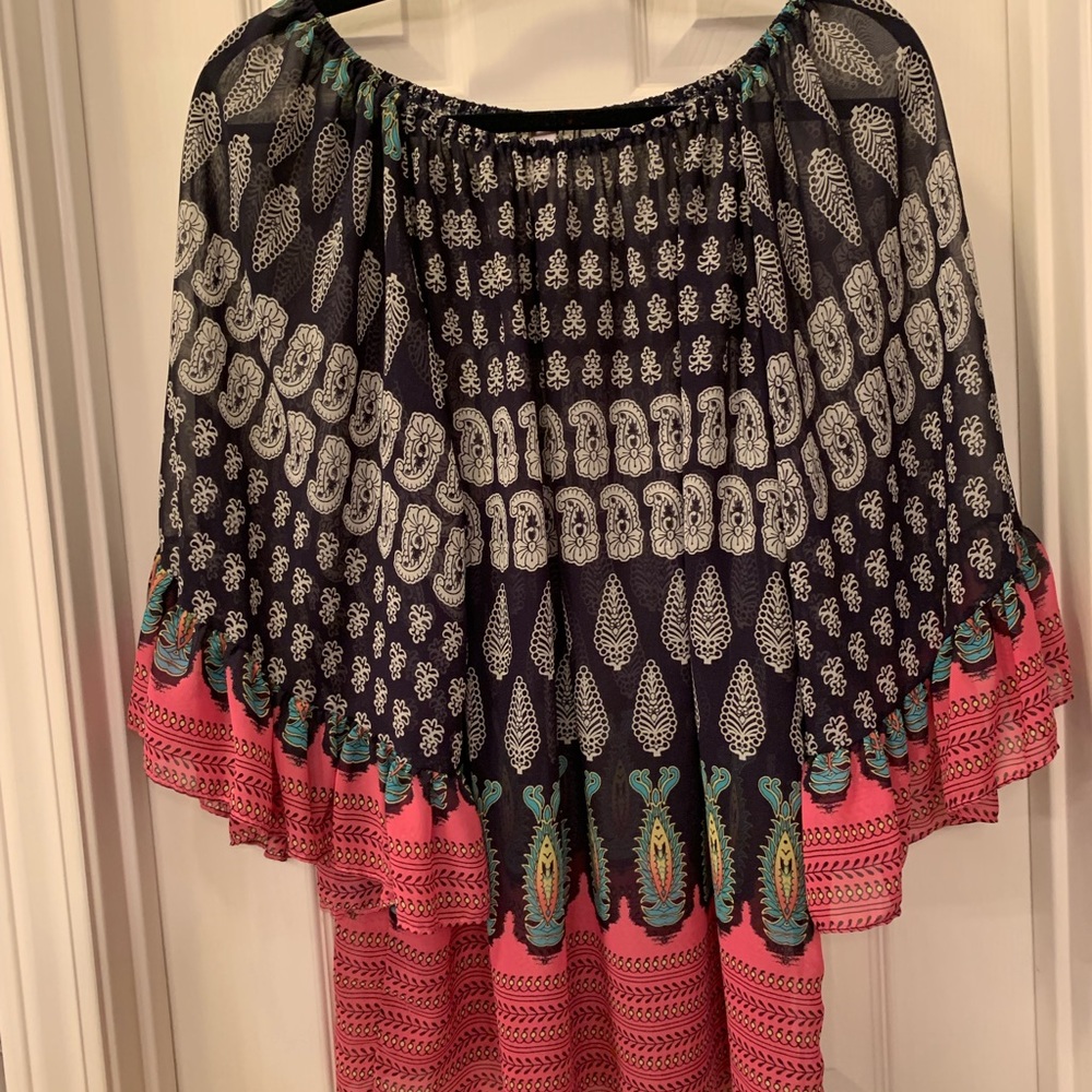 Cute flowy top with bell sleeves. Large. Like new.